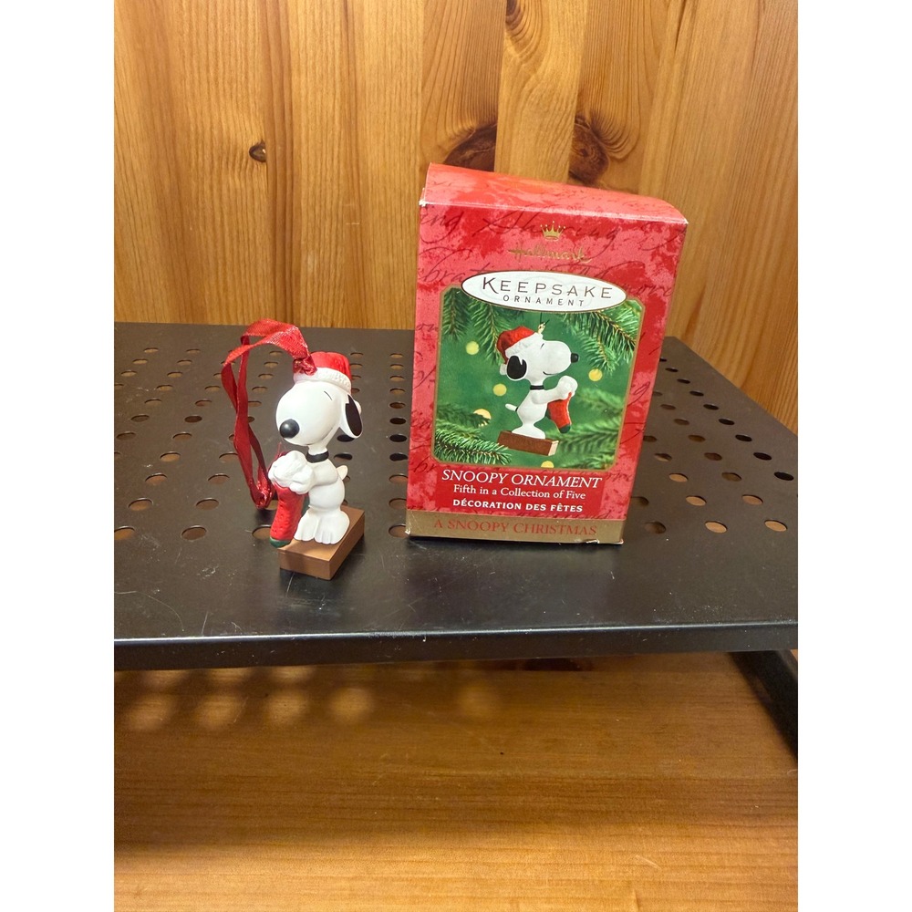 Hallmark Keepsake Snoopy Ornament 1998 A Snoopy Christmas 5th in Series Boxed